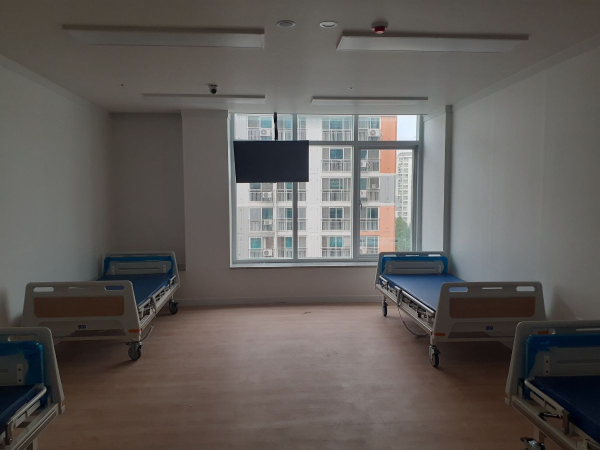 요양원 도배시공, 안전하고 쾌적한 생활 공간 조성