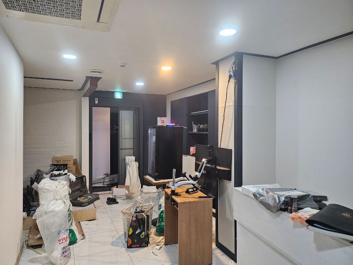 마사지샵 전체 도배 리모델링 후기: 밝고 편안한 공간으로 변화