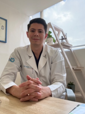 Foto de el Dr. Erik Daniel Alvarez Sores