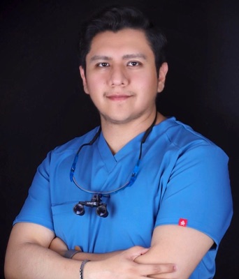 Foto de el Dr. Ricardo Martínez