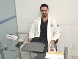 Dr.  Luis Enrique Aleman Otaolaurruchi