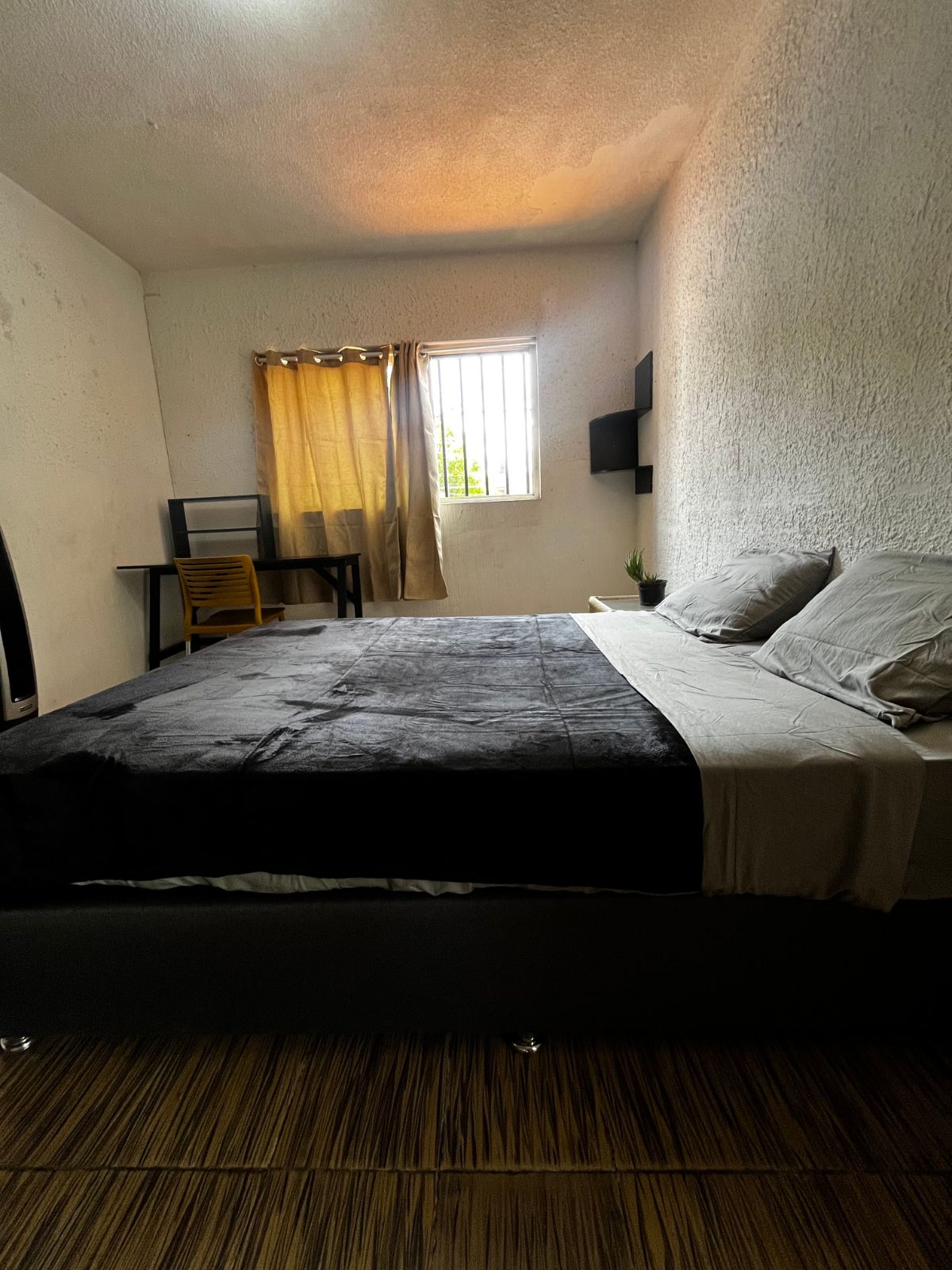 Linda habitación frente a parque en Guadalajara