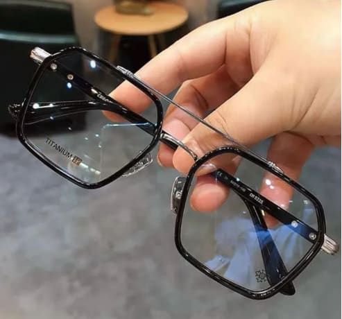Fashionable Anti-reflective and radiation proof Black to White Sunglass for men