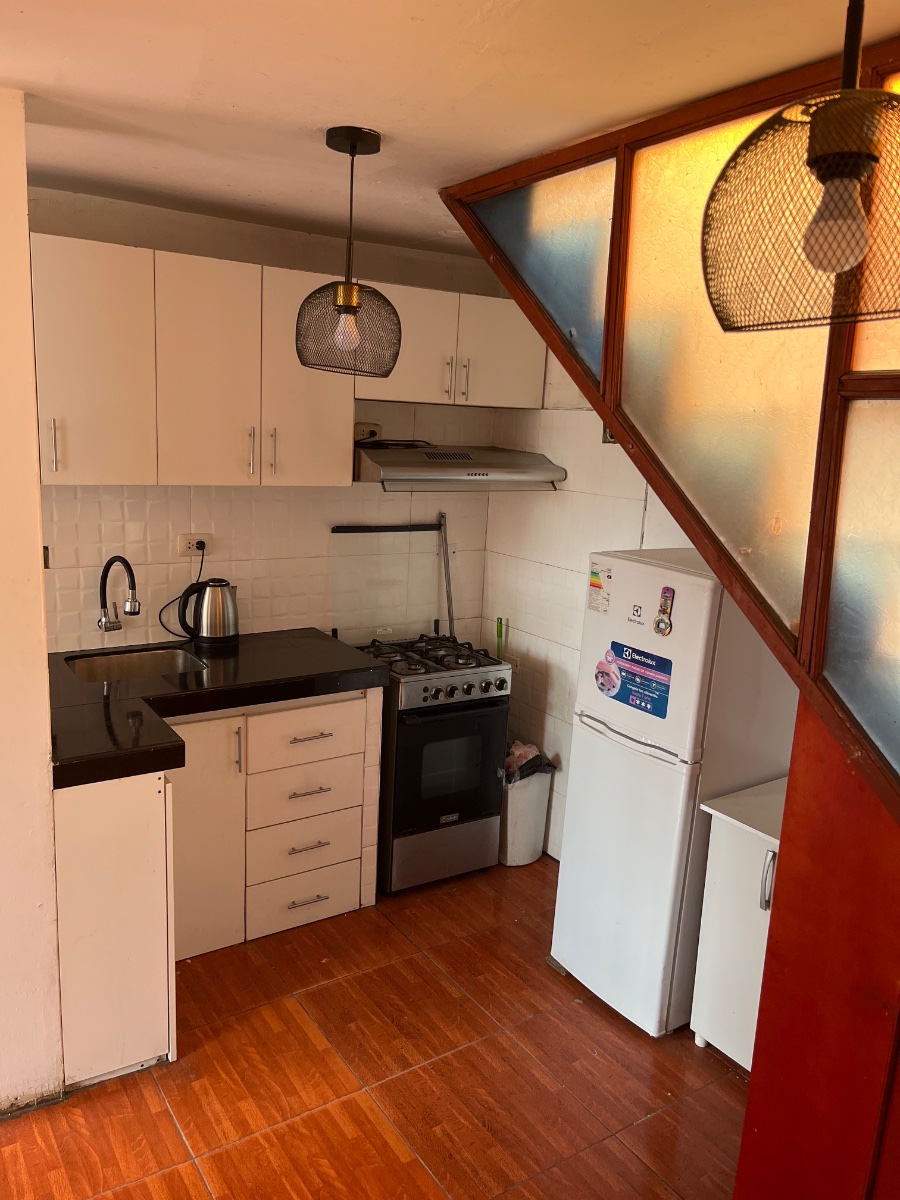 3 habitaciones en avenida con áreas compartidas(cocina amueblada y baño) 2