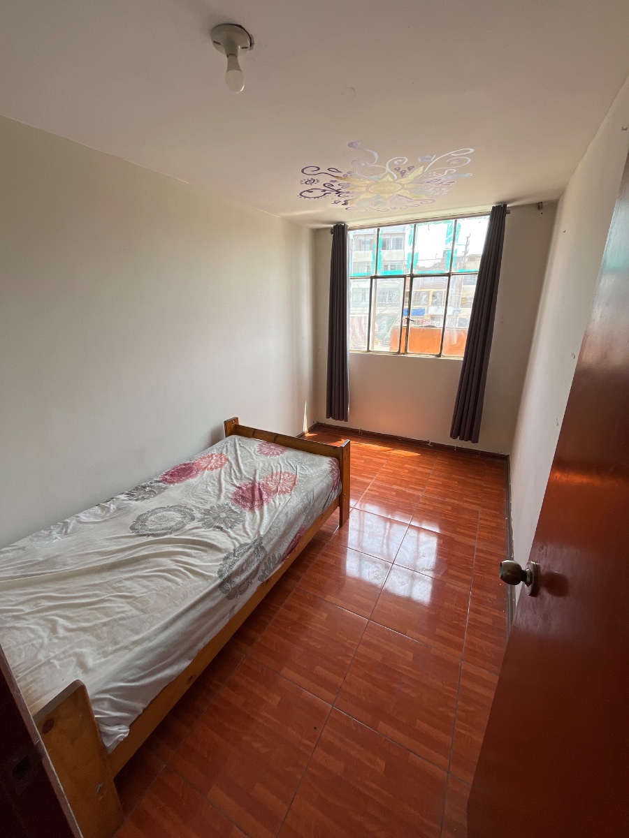 3 habitaciones en avenida con áreas compartidas(cocina amueblada y baño) 4
