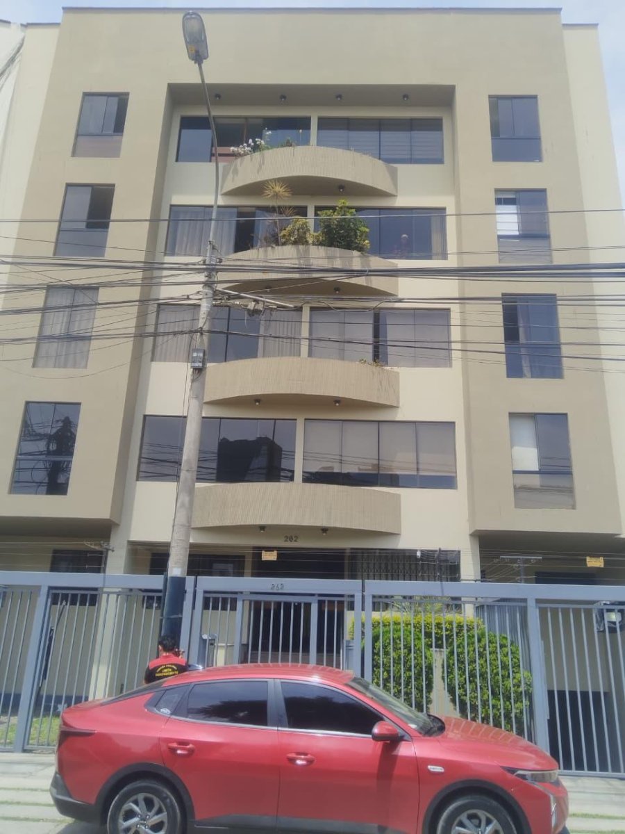 Depa cerca al centro financiero San Isidro 5