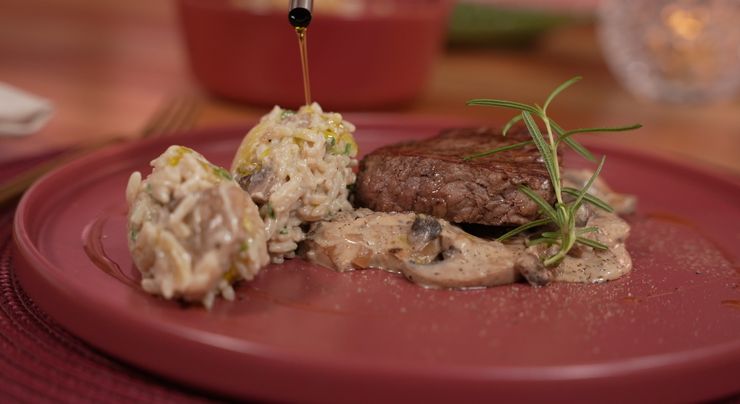 Arroz Piemontese Com Filé Mignon Grelhado Ao Molho De Cogumelos