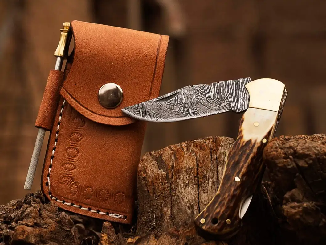 Damascus pocket knives