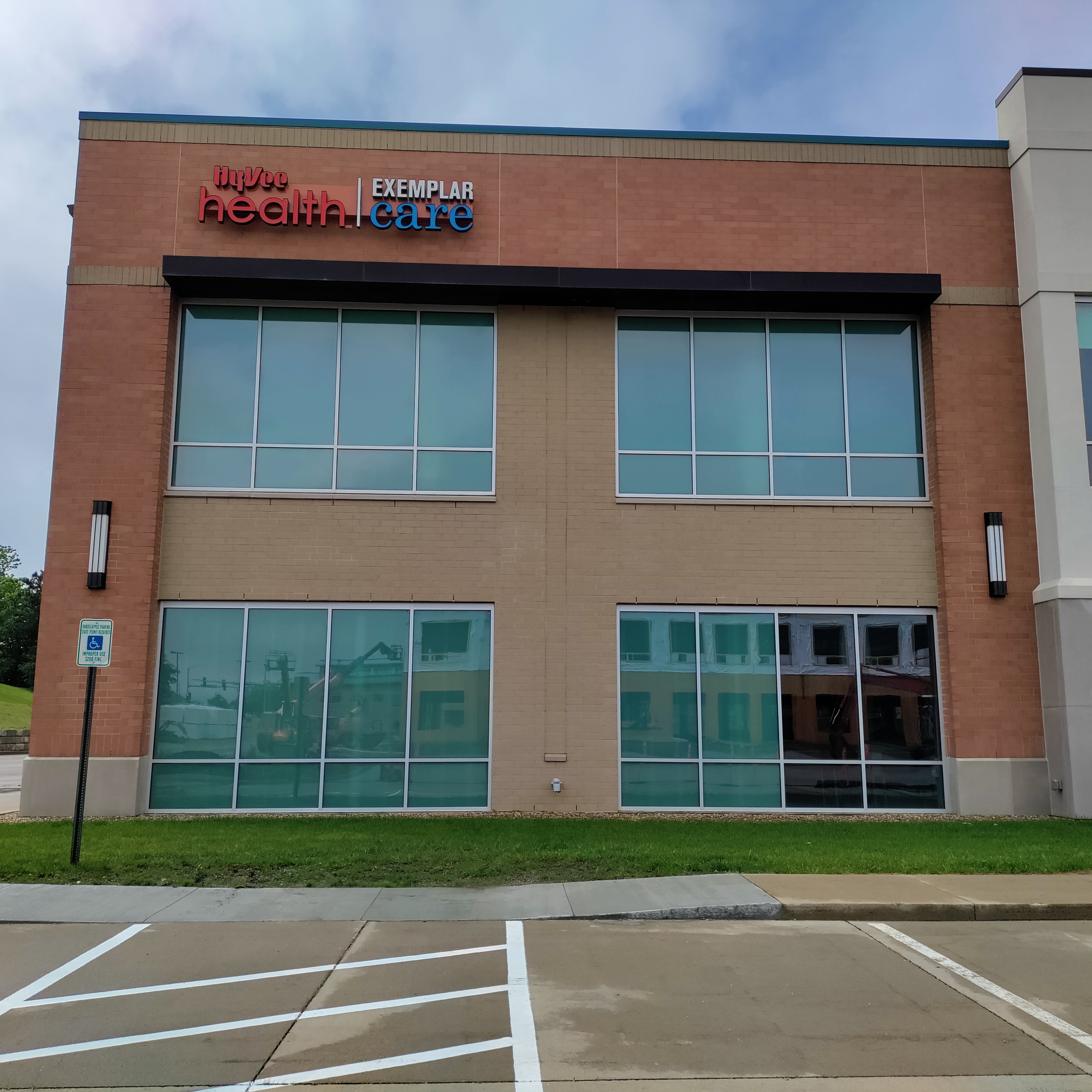 Hy-Vee Health Exemplar Care Cedar Rapids logo