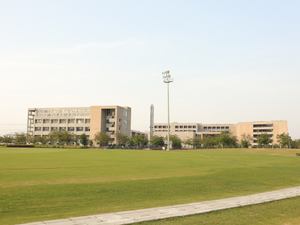 University College campus raw shots from Delhi, India