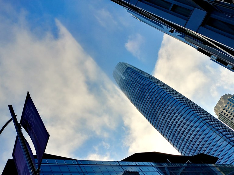 Salesforce Tower piercing through Karl the Fog.