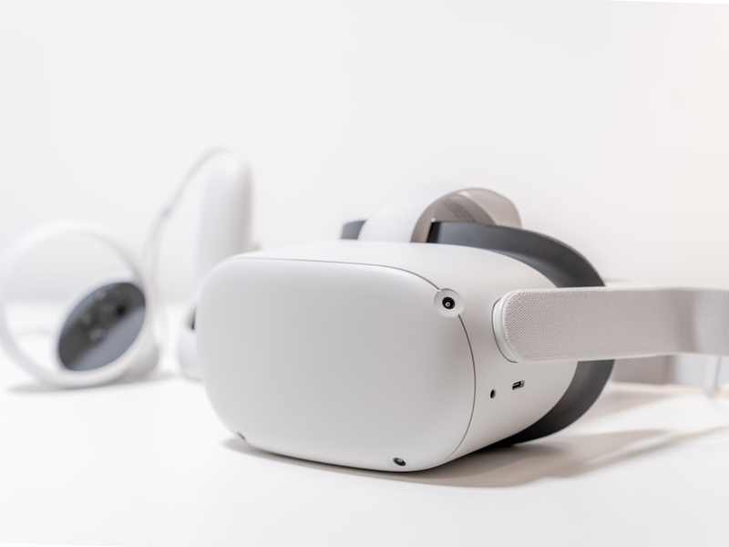 oculus quest 2 on white desk with lamp