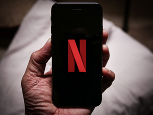 -TITLE: Netflix On Cellphone / iPhone -CAMERA: Panasonic Lumix -CONTACT: grantrobertdavies@gmail.com