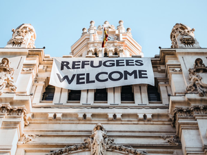 building with refugees welcome signage