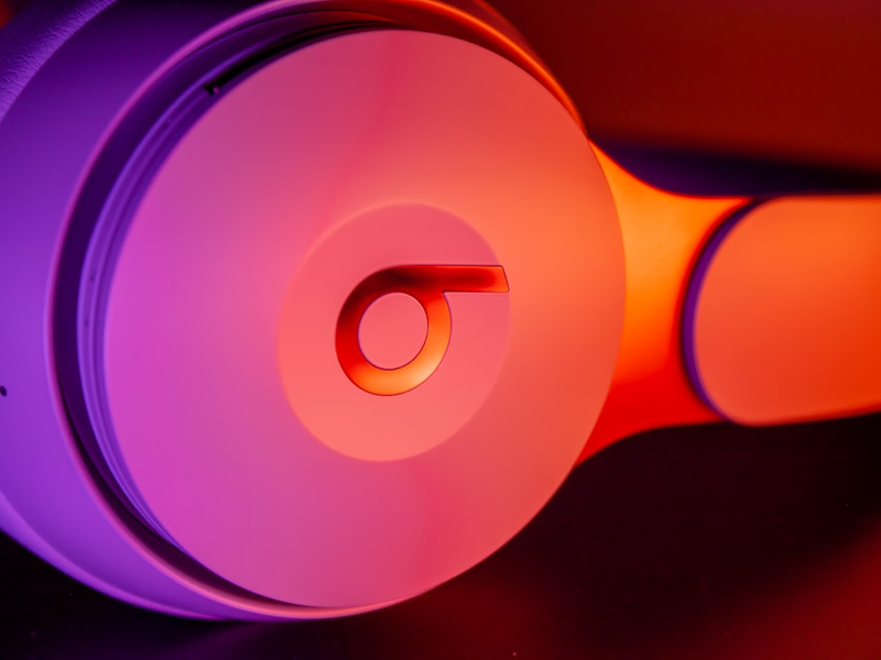 Beats Solo Pro. (HDR)