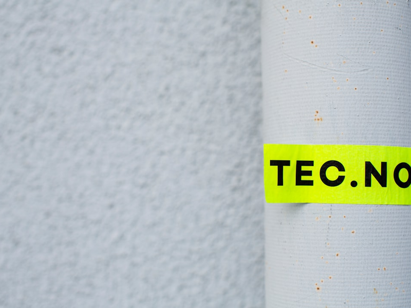 Street art – neon sticker – TEC.NO