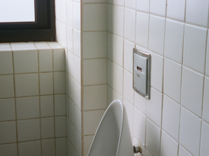 a urinal in a bathroom