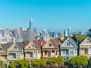 Painted Ladies with a view of the San Francisco Skyline
