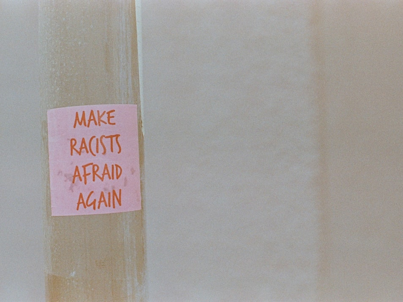 MAKE RACISTS AFRAID AGAIN. Urban street art protest sticker. Leica R7 (1994), Summilux-R 1.4 50mm (1983). Hi-Res analog scan by www.totallyinfocus.com – Kodak Gold 160 (expired 2001)