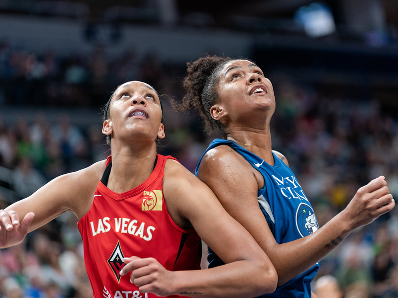 A'ja Wilson and Damiris Dantas look for a rebound