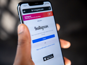 instagram.com mobile page on a mobile Safari browser