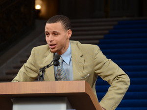 Stephen Curry of the Golden State Warriors accepts key to San Francisco at City Hall