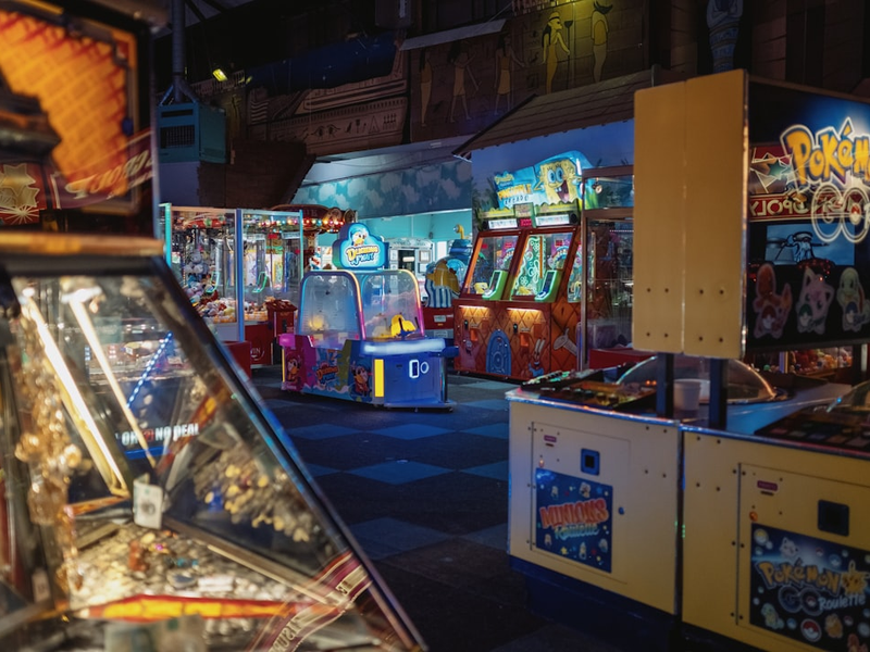 a row of pinball machines sitting next to each other