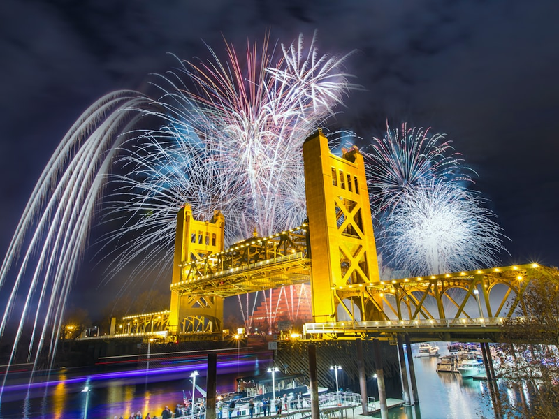 nye fireworks show at tower bridge sacramento