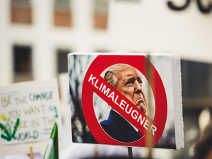 KLIMALEUGNER / CLIMATE DENIERS. Global climate change strike - No Planet B - Global Climate Strike 09-20-2019