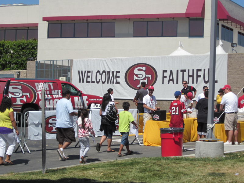 At 49ers training camp 2010-08-09 2