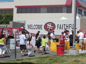At 49ers training camp 2010-08-09 2