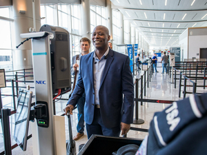 Customer uses facial recognition as identification at TSA security checkpoint