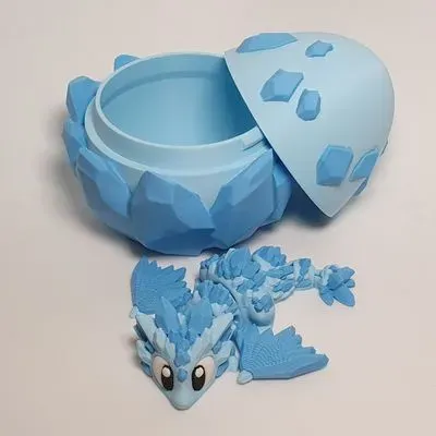 Eiskristalldrache mit Ei 2