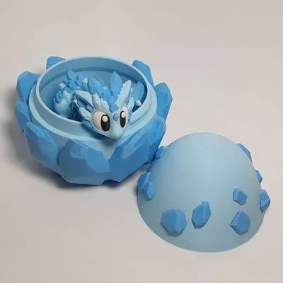 Eiskristalldrache mit Ei 3