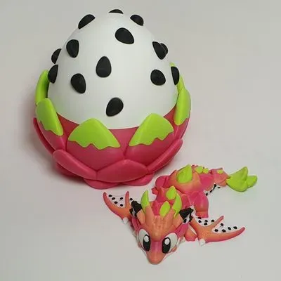 Drachenfruchtdrache mit Ei