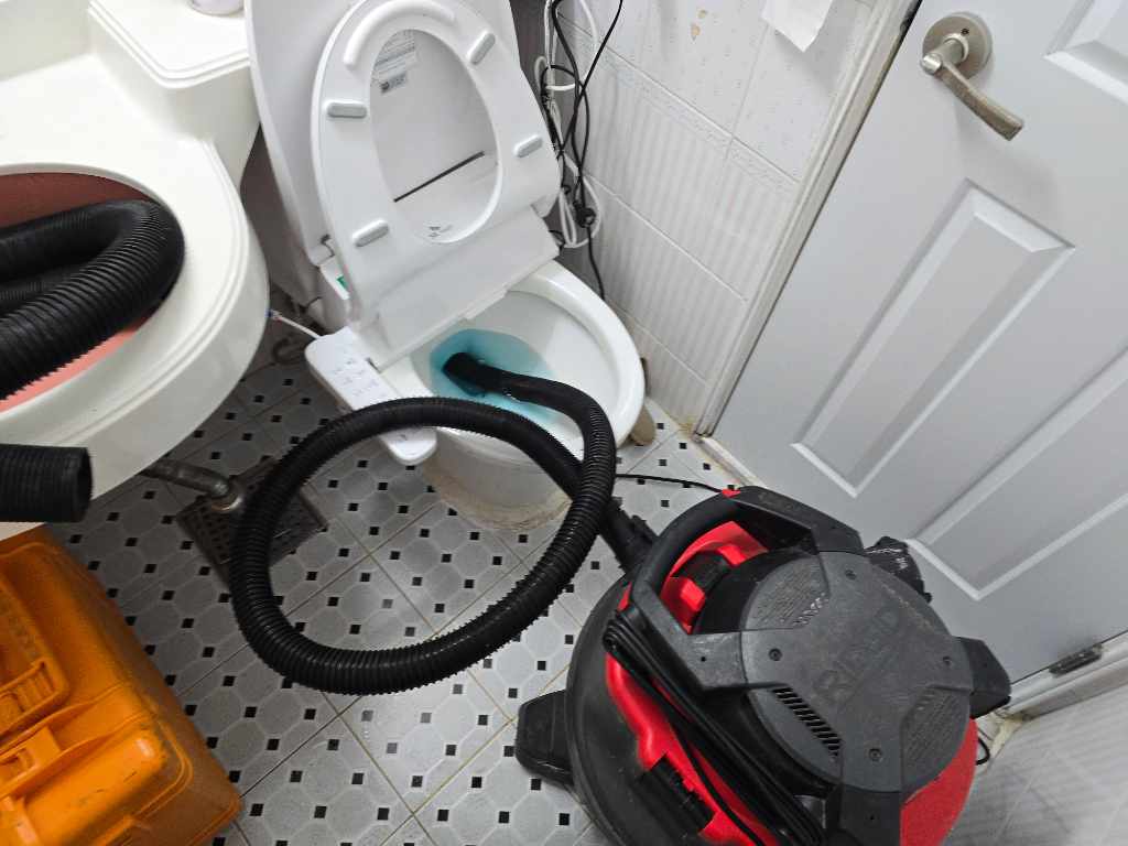 고압세척으로 배관 청소