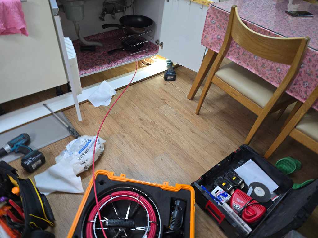 석션 장비 이물질 제거