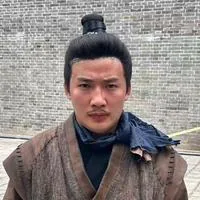 侯世廷
