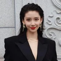 黄雯卿