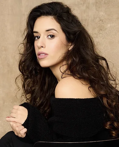 Bella Gil