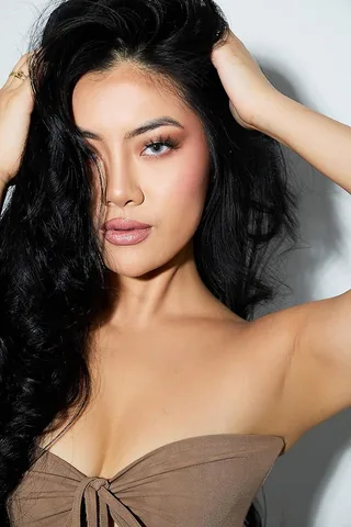 Vivian True