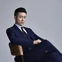 贾佳伦