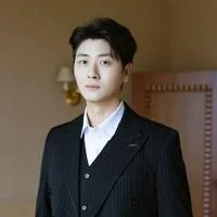 李昂