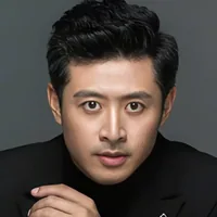 李靓