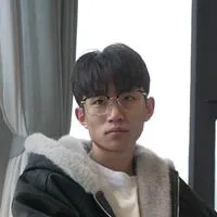 李康哲