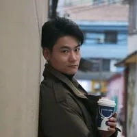李雷雷