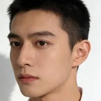 李亮