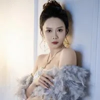 梁君
