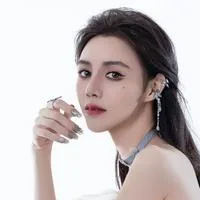 刘萨萨