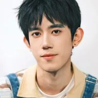 弭秉辰